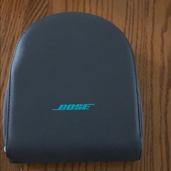 Bose Soundtrue headphones -teal -gently used - Picture 2 of 2